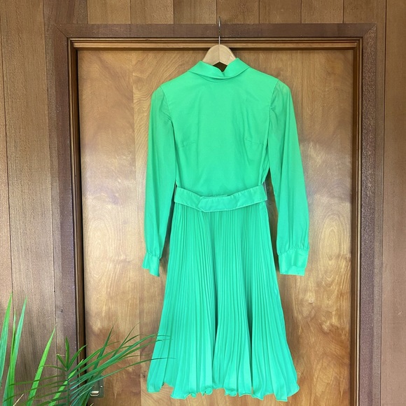 Vintage Dresses & Skirts - BRAT Green pleated long-sleeve 70s midi dress